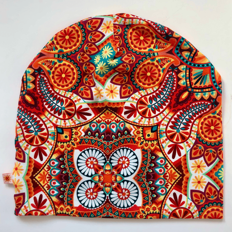 Mössan Mandala orange, fotograferad ovanifrån