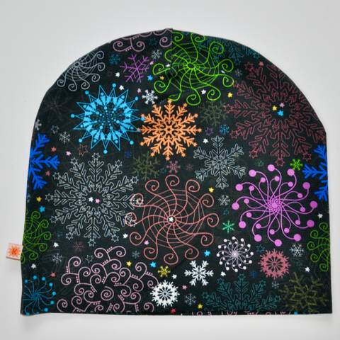 Mössan Svart Mandala ll, fotograferad ovanifrån